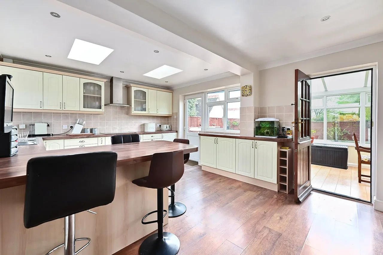 Moorhayes Drive, Laleham, TW18, photo 6
