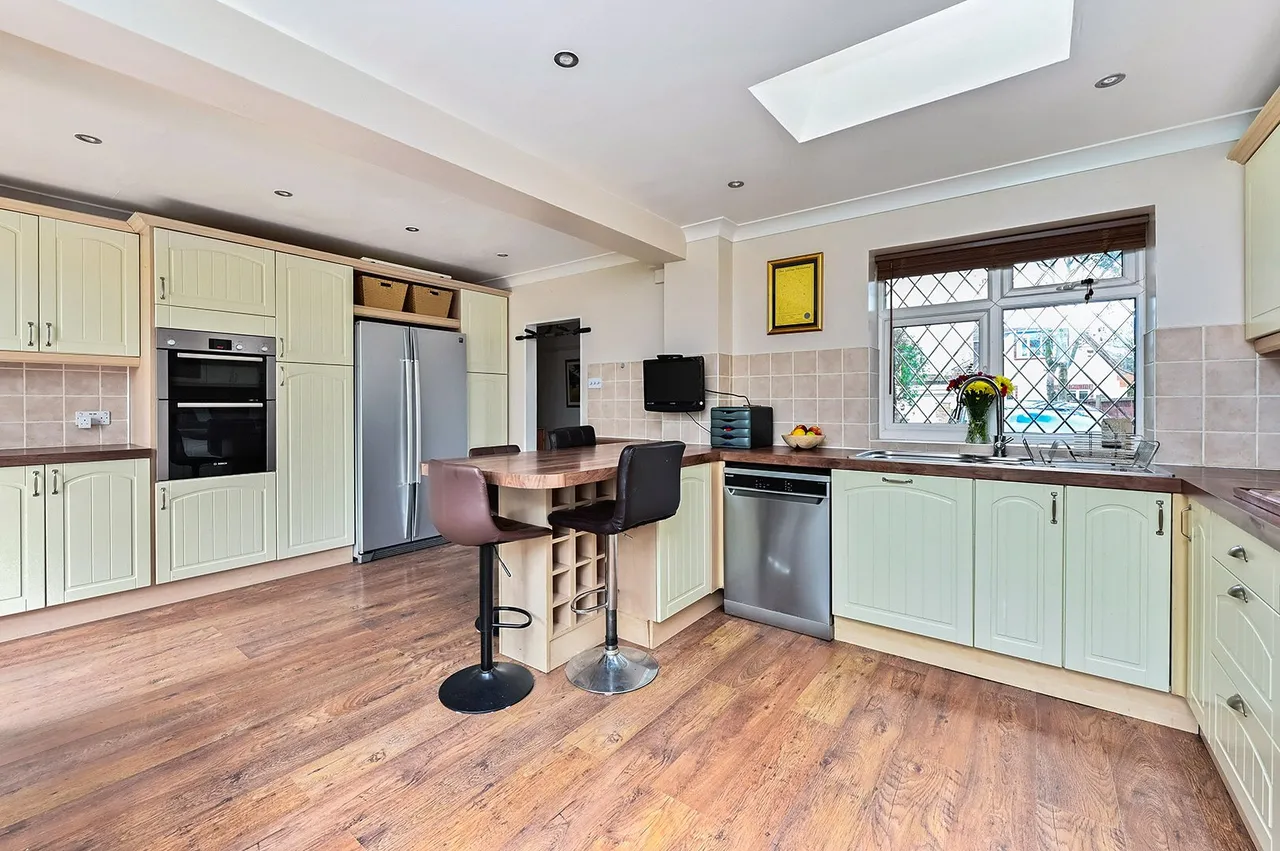 Moorhayes Drive, Laleham, TW18, photo 12