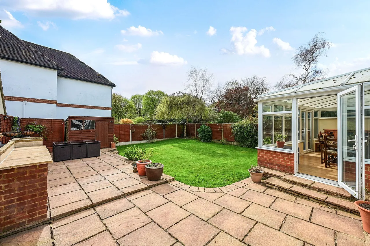 Moorhayes Drive, Laleham, TW18, photo 9