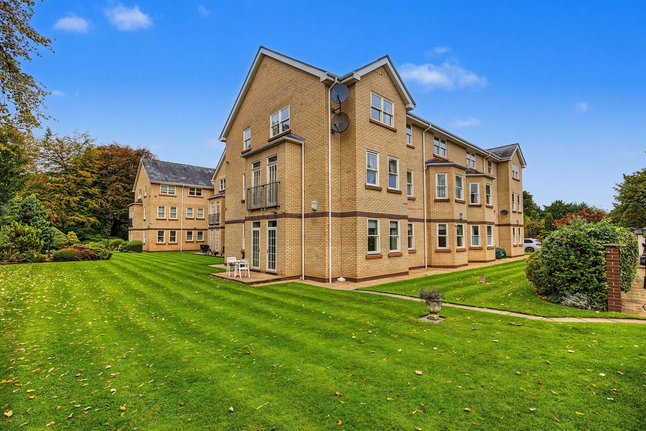 Beech Lawn St. Margarets Road, Altrincham, photo 9