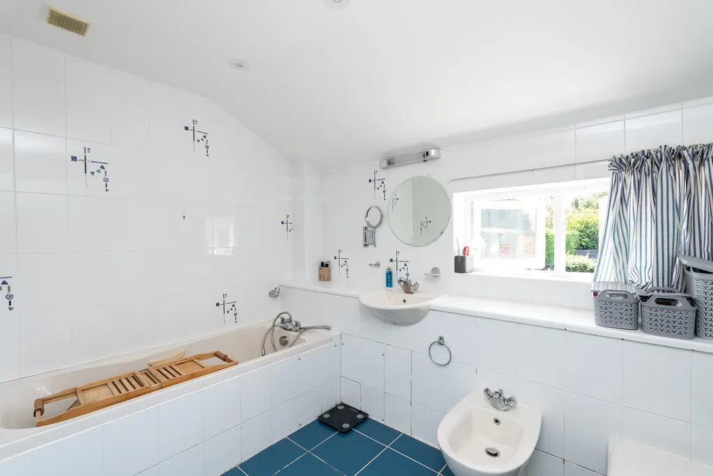 Chichester Road, Dorking, RH4, photo 15