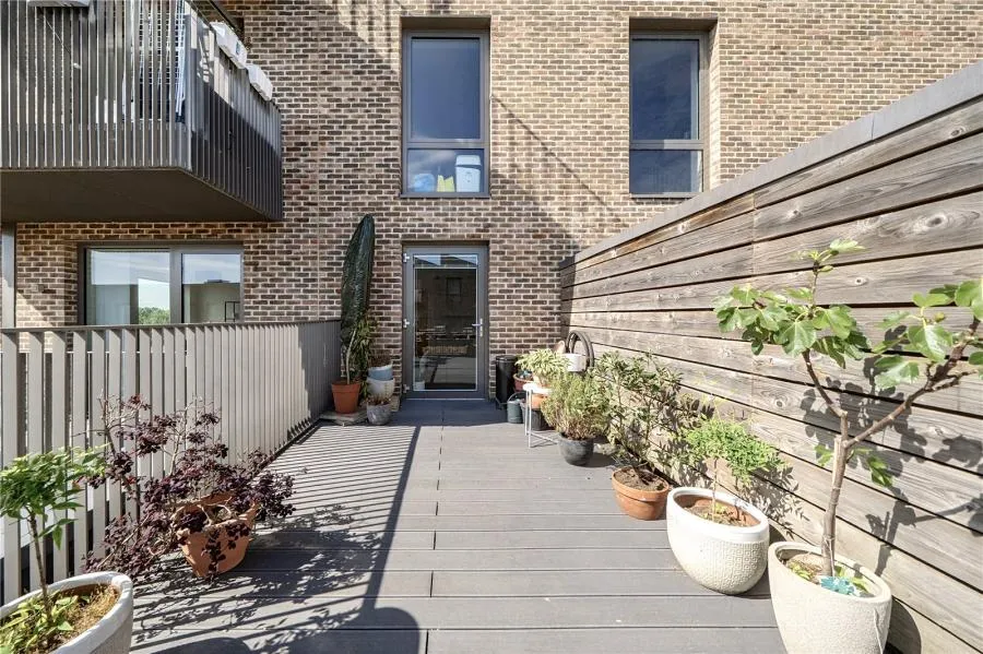 Boaters Avenue, Brentford, TW8, photo 11