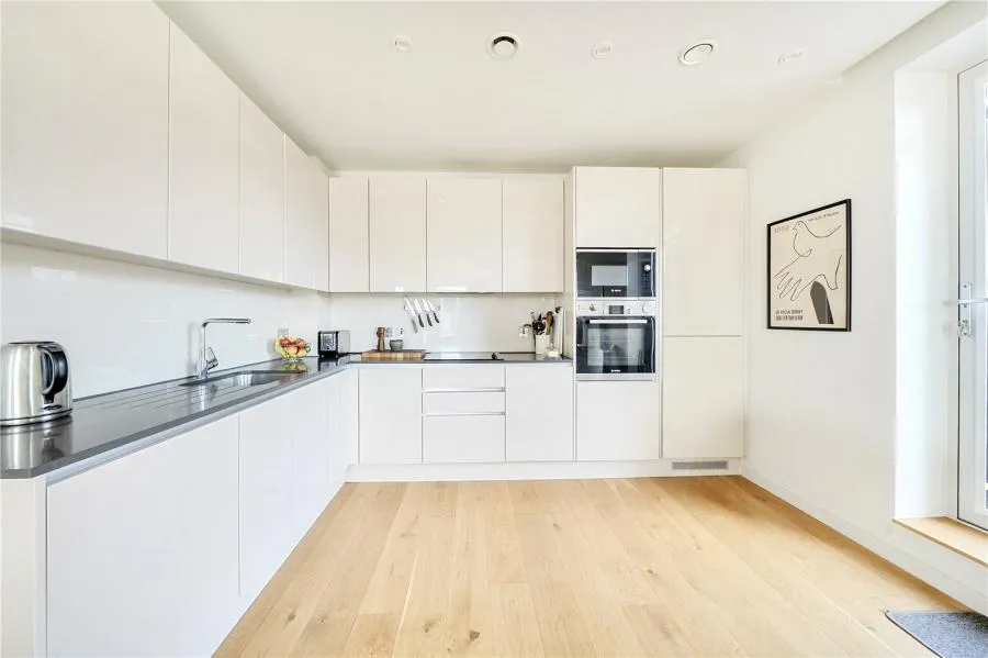Boaters Avenue, Brentford, TW8, photo 2