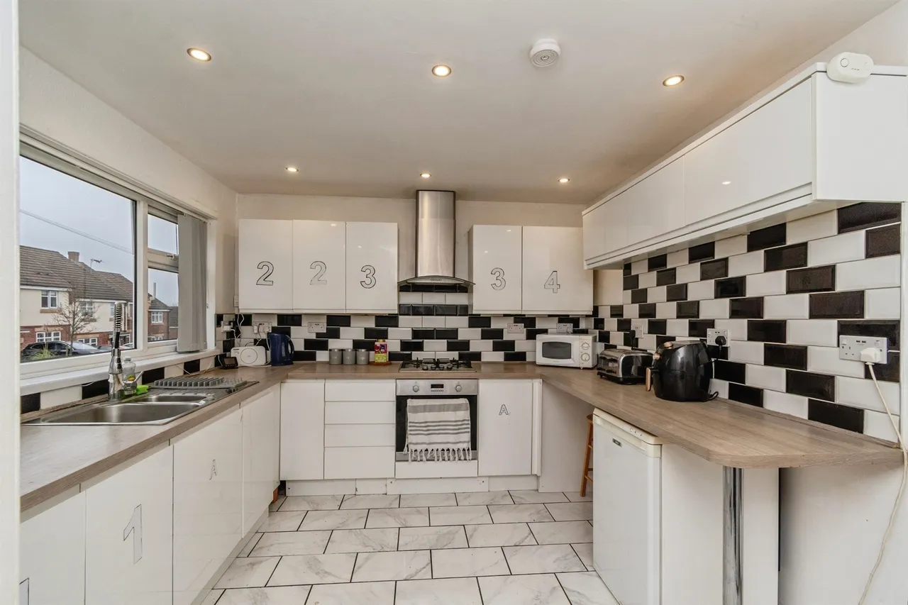 Fircroft Close, Cannock, WS11, photo 4