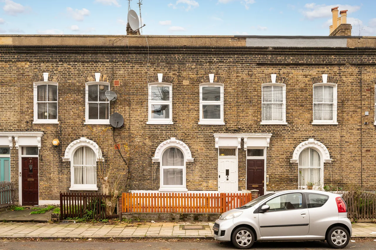 111 Lynton Road, London, photo 2