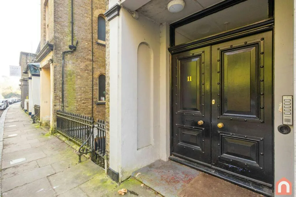 2 bed flat for sale — Top Floor Flat, Victoria Park, CT16