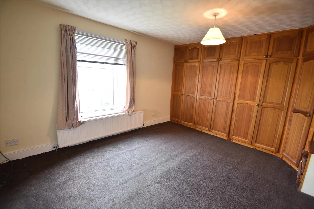 Heaton Place, Buxton, photo 4