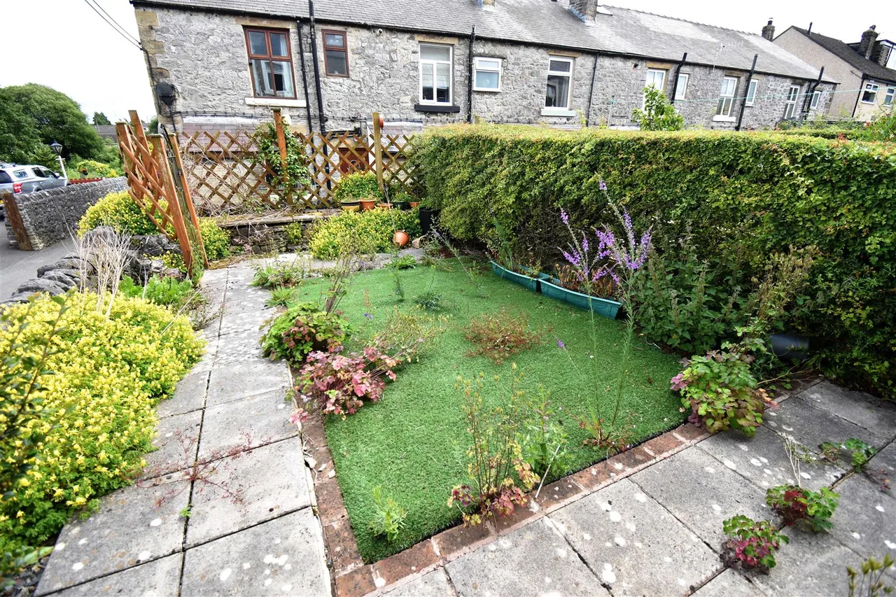 Heaton Place, Buxton, photo 8