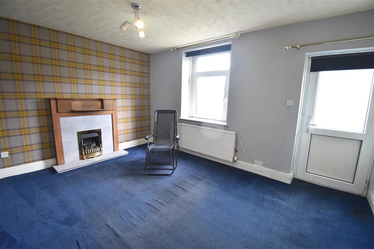 Heaton Place, Buxton, photo 3