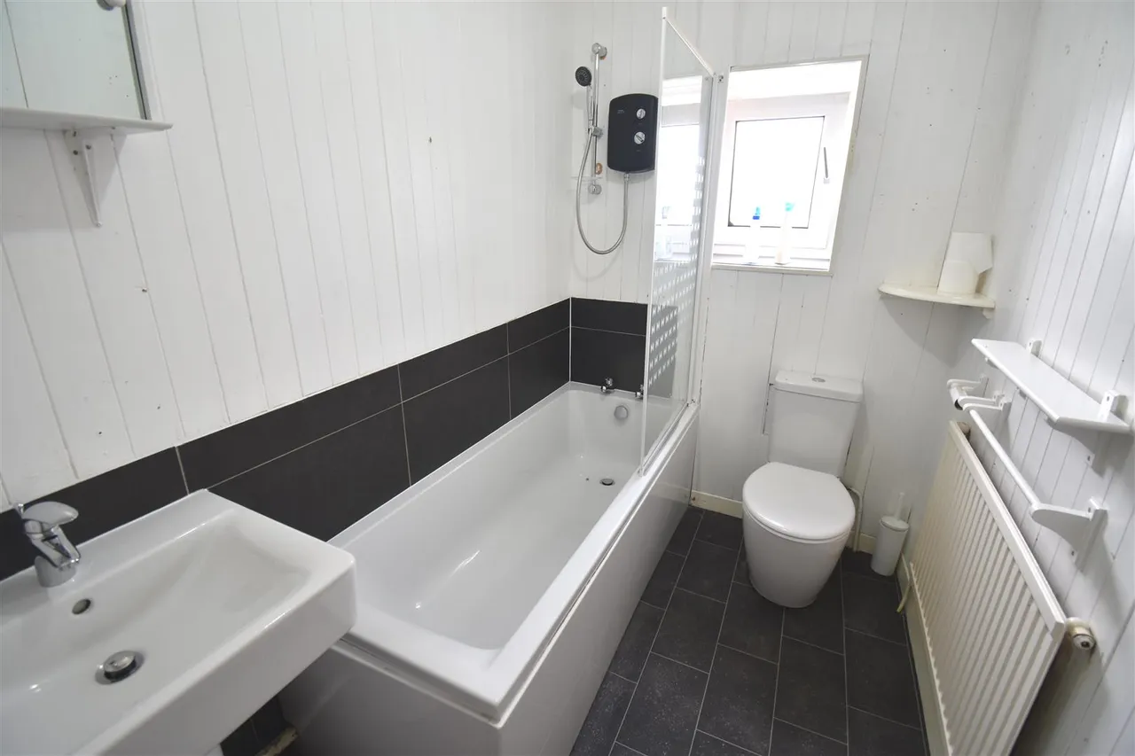 Heaton Place, Buxton, photo 7