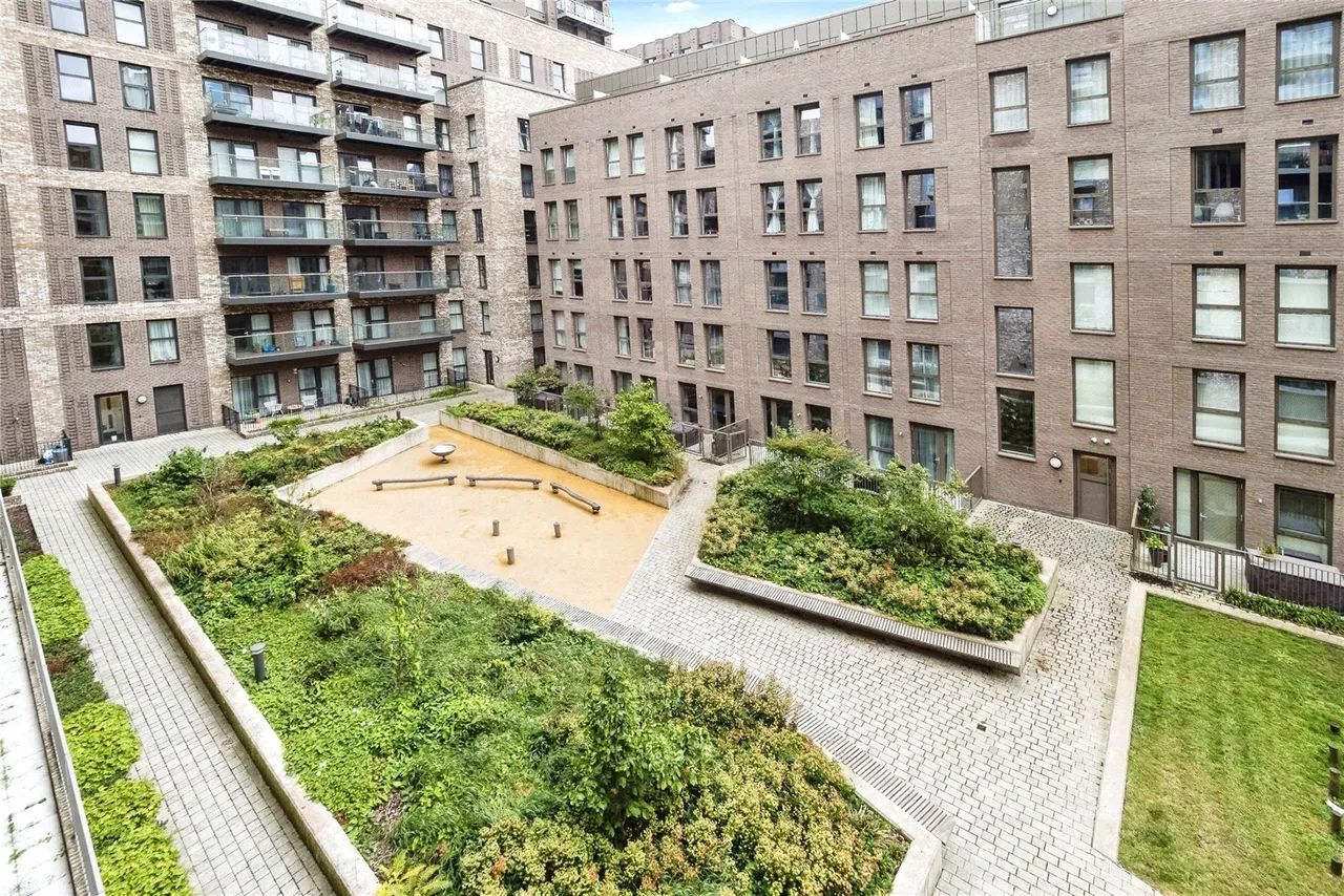 Chamberlain Court, Upton Park, London, E13, photo 18