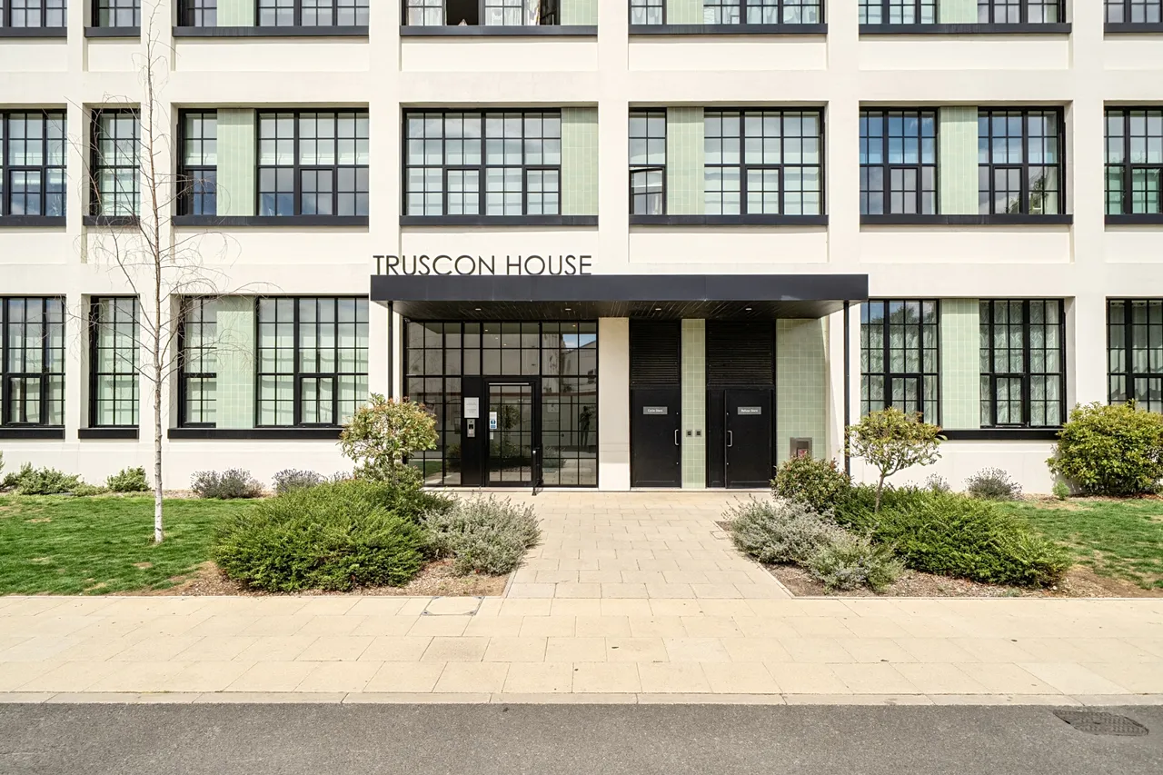 Carnation Gardens, Hayes, UB3, photo 14