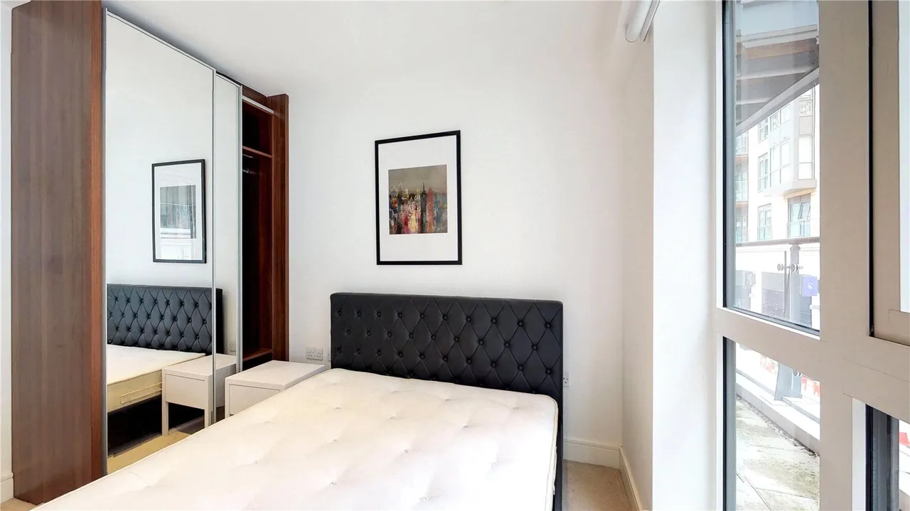 Longfield Avenue, London, W5, photo 3