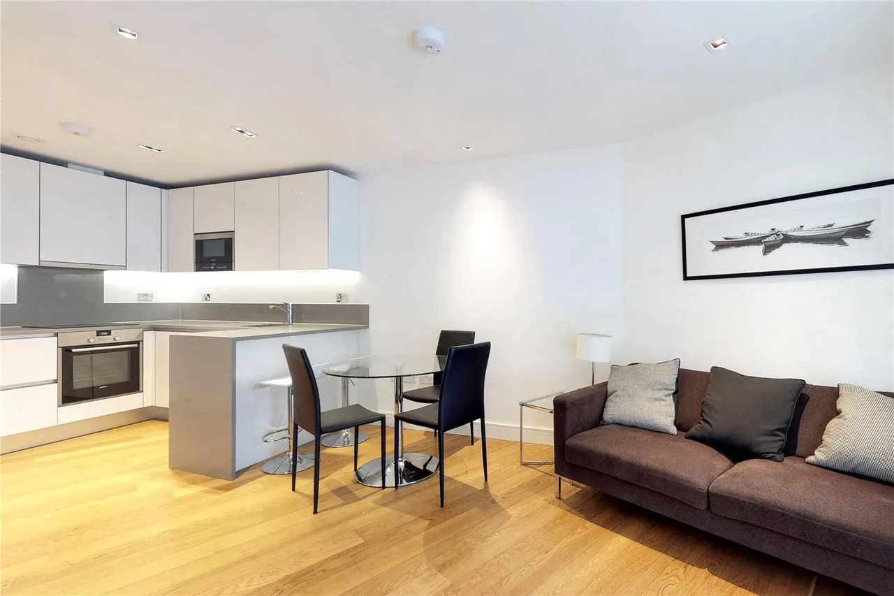 Longfield Avenue, London, W5, photo 2