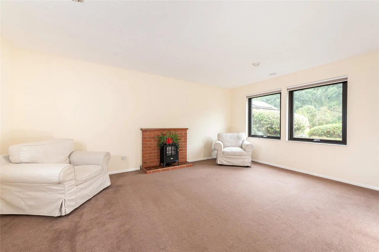 Dalestones, West Hunsbury, NN4, photo 2