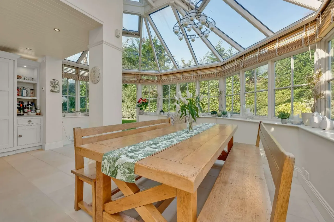 Burwood Road, Hersham, Walton-on-Thames, Surrey, KT12 4AS, photo 6
