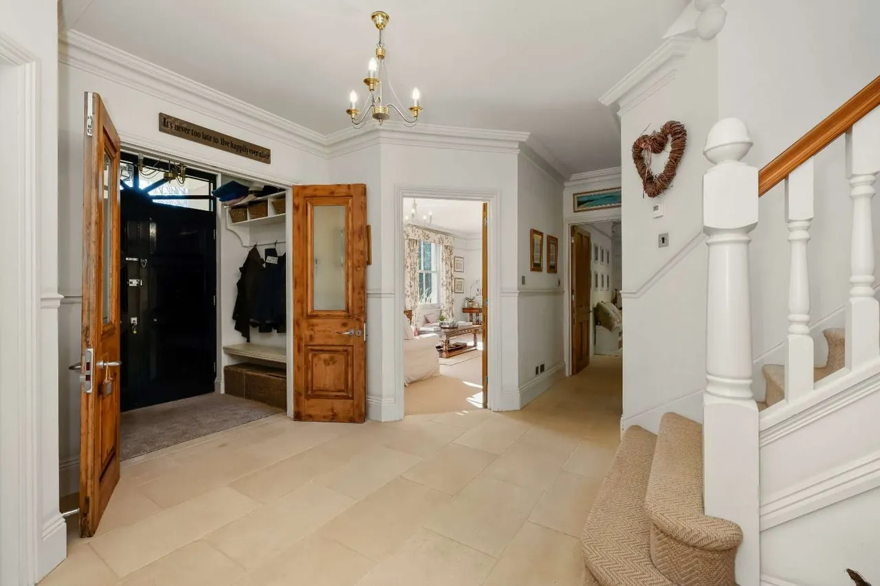 Burwood Road, Hersham, Walton-on-Thames, Surrey, KT12 4AS, photo 10