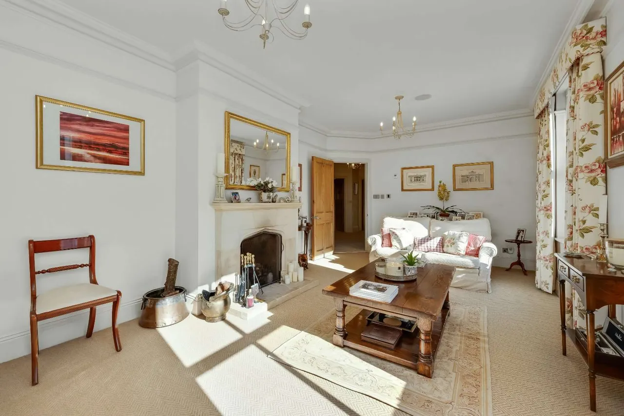 Burwood Road, Hersham, Walton-on-Thames, Surrey, KT12 4AS, photo 7
