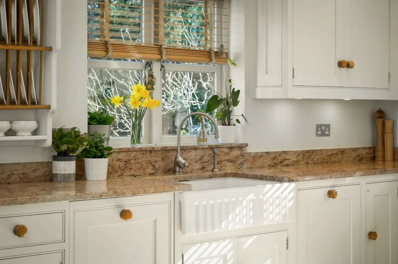 Burwood Road, Hersham, Walton-on-Thames, Surrey, KT12 4AS, photo 9