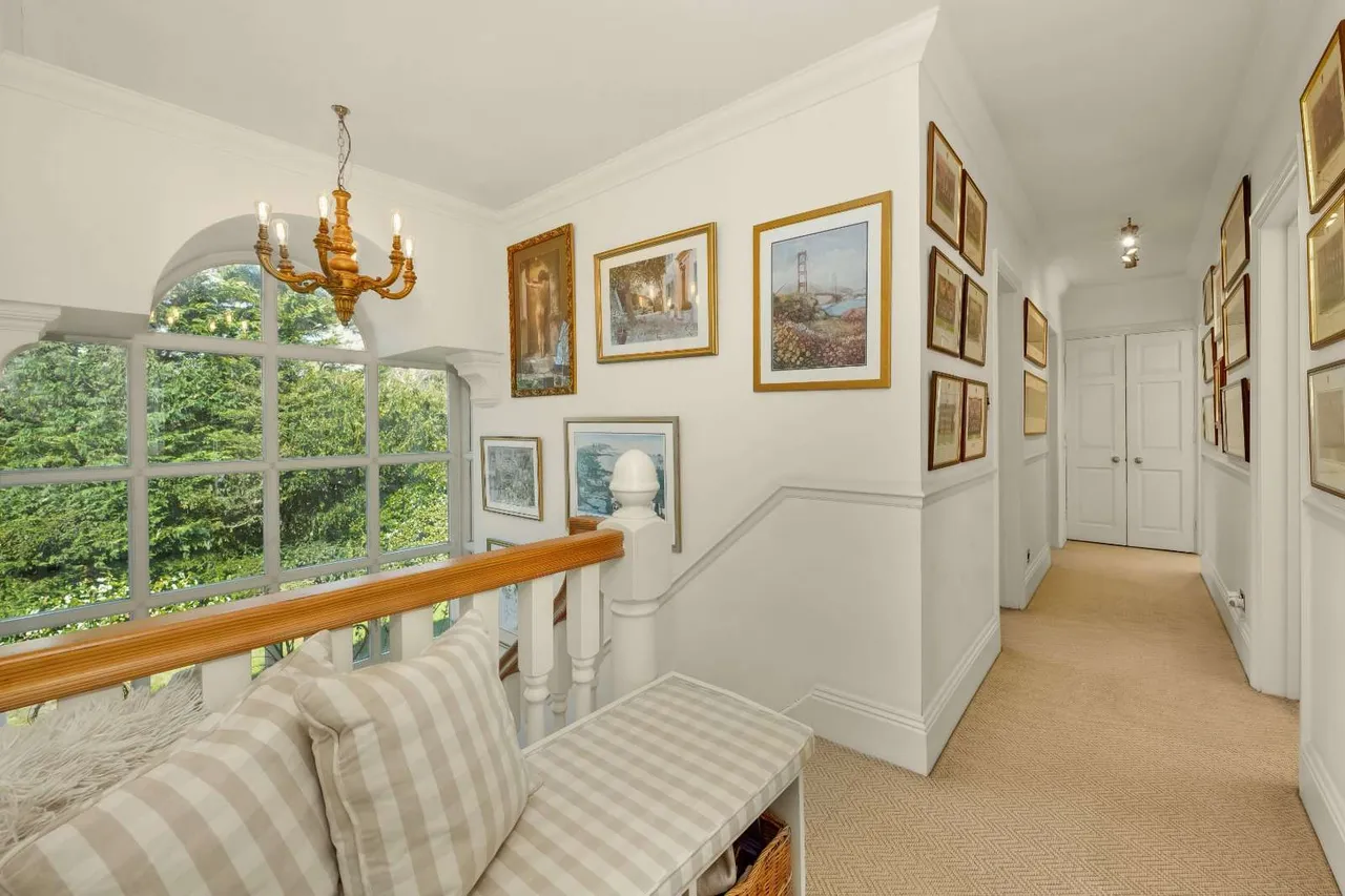 Burwood Road, Hersham, Walton-on-Thames, Surrey, KT12 4AS, photo 11