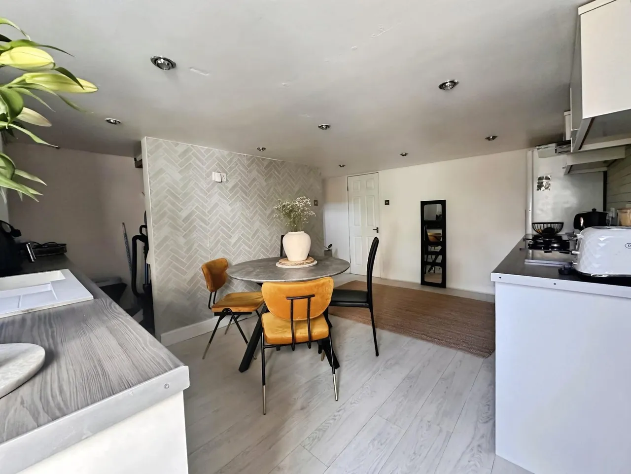 Rodley Lane, Leeds, LS13, photo 6