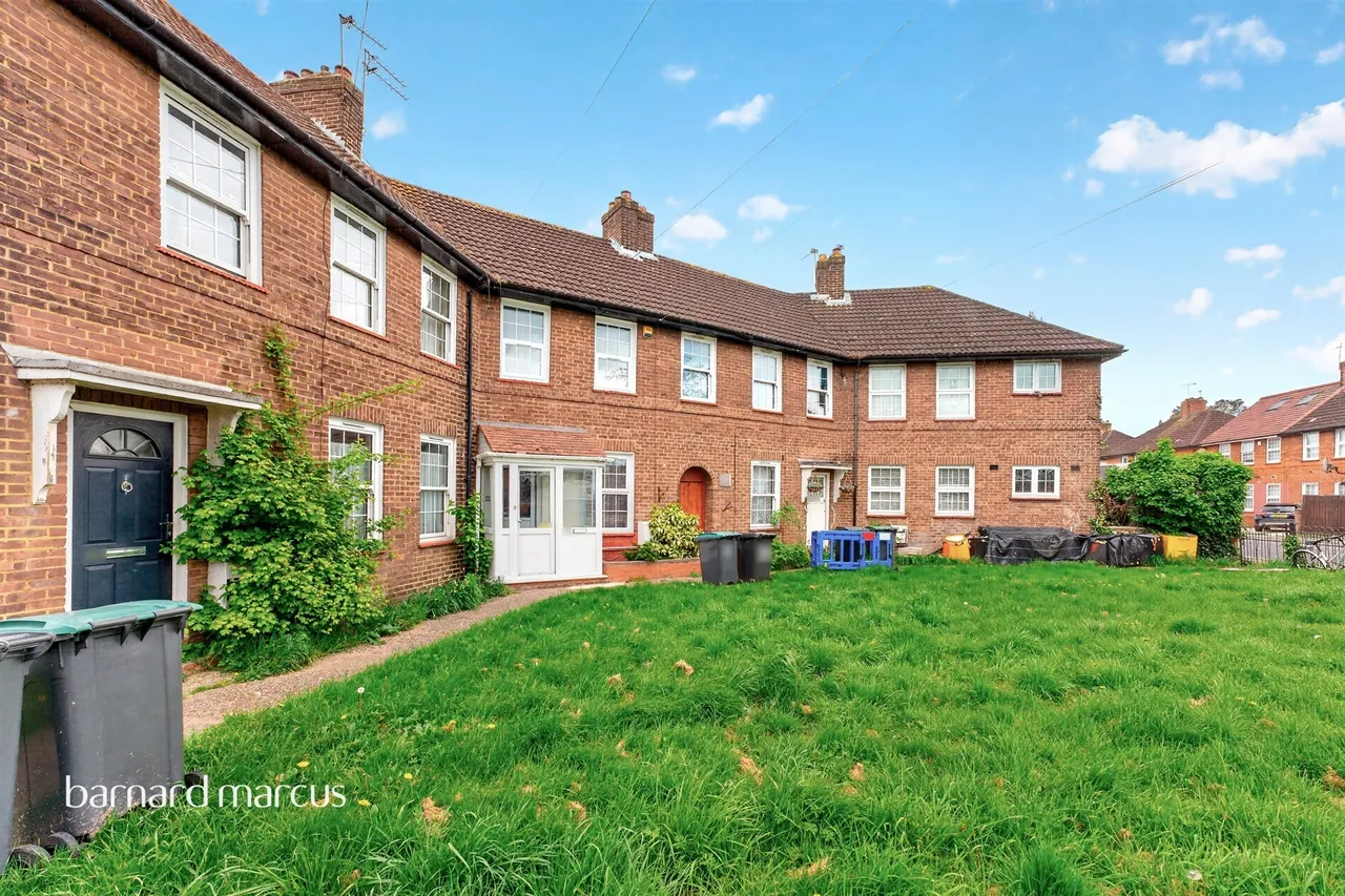 3 bed house for sale — Fenton Road, London