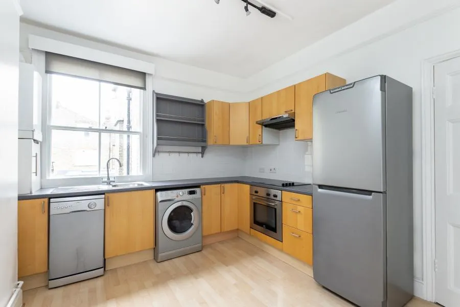 Bowood Road, London, SW11, photo 2