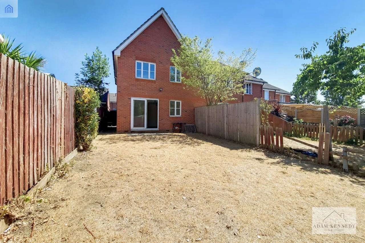 15 Landridge Drive, Enfield, Greater London, EN1 4LG, photo 13