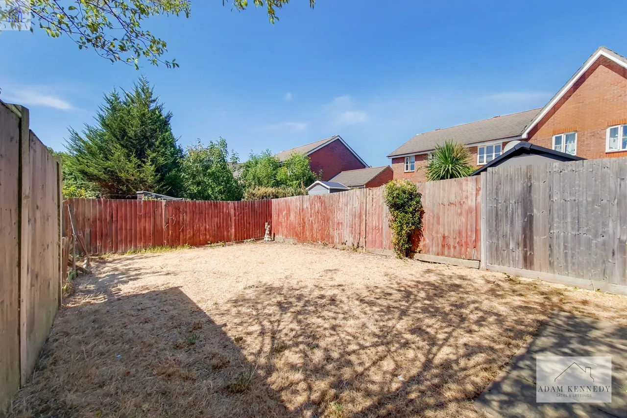 15 Landridge Drive, Enfield, Greater London, EN1 4LG, photo 8
