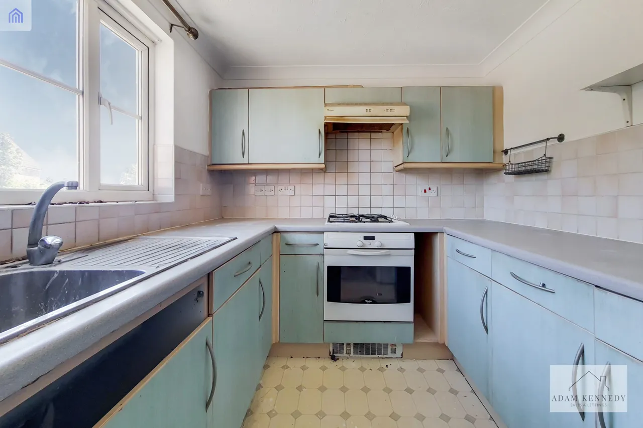 15 Landridge Drive, Enfield, Greater London, EN1 4LG, photo 3