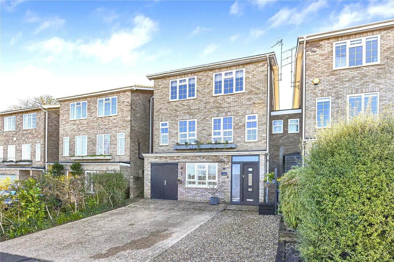 4 bed property for sale, Haywards Close, Henley-on-Thames, RG9
