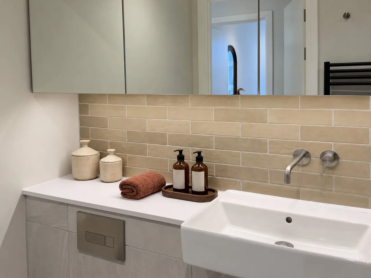 One-Beds Left in Peninsula House, Canalside, photo 19