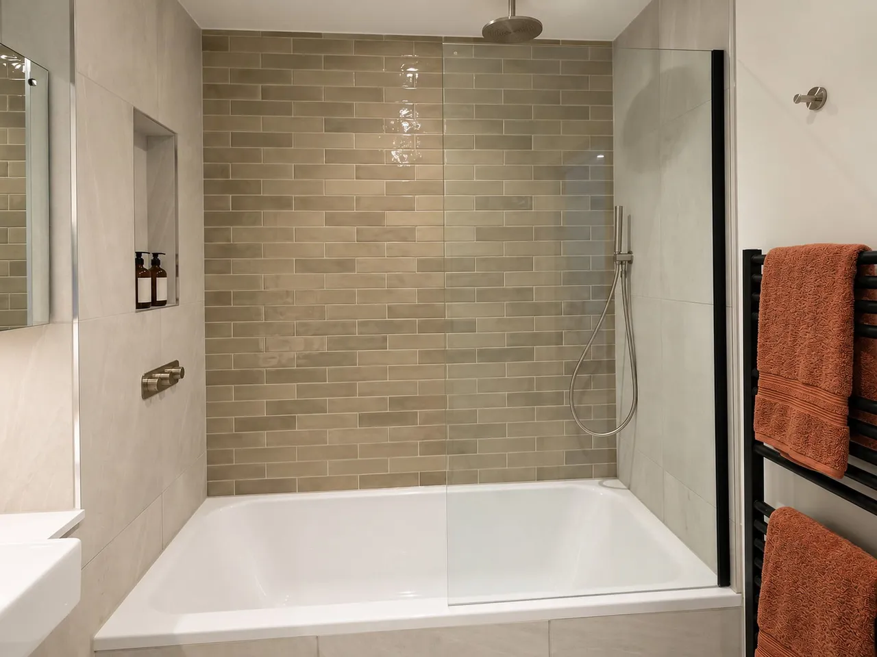 One-Beds Left in Peninsula House, Canalside, photo 14