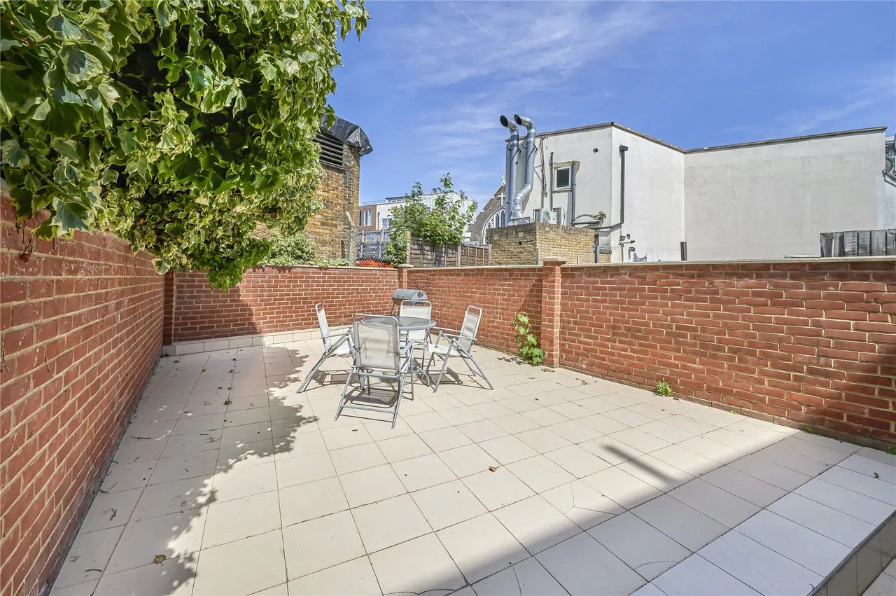 Lendal Terrace, London, SW4, photo 2
