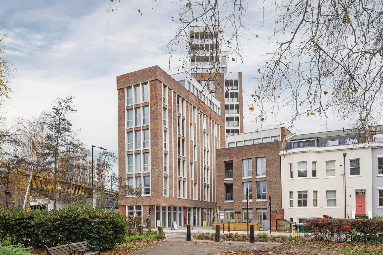 2 bed flat for sale — Flat 14, 4 Maple Path, London