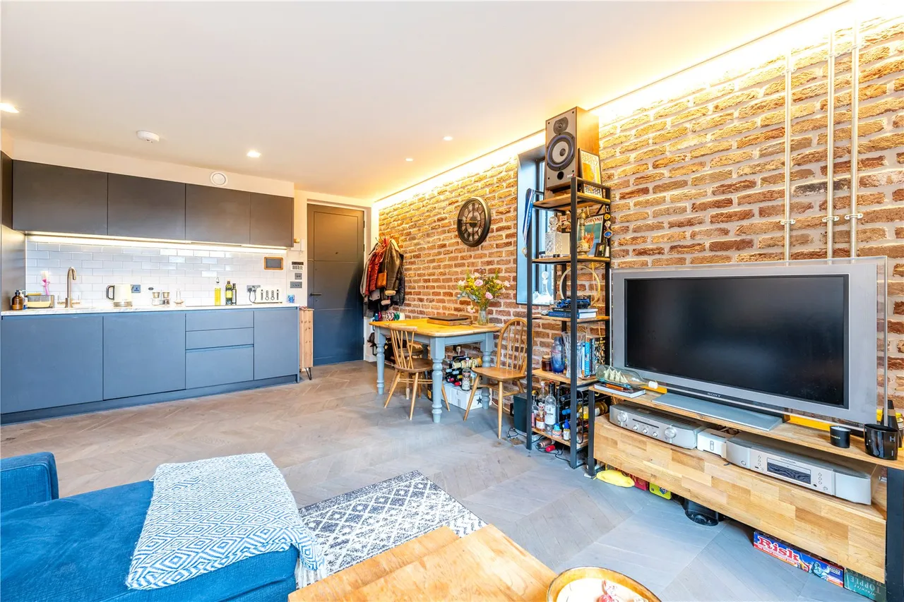 Bembridge House, 1 Archer Mews, Hampton Hill, Middlesex, TW12 1EB, photo 3