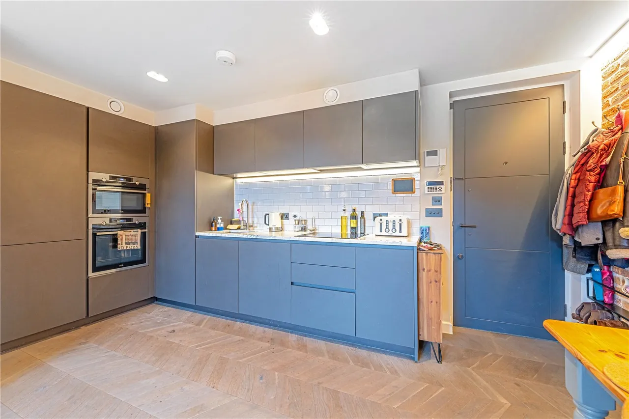 Bembridge House, 1 Archer Mews, Hampton Hill, Middlesex, TW12 1EB, photo 4