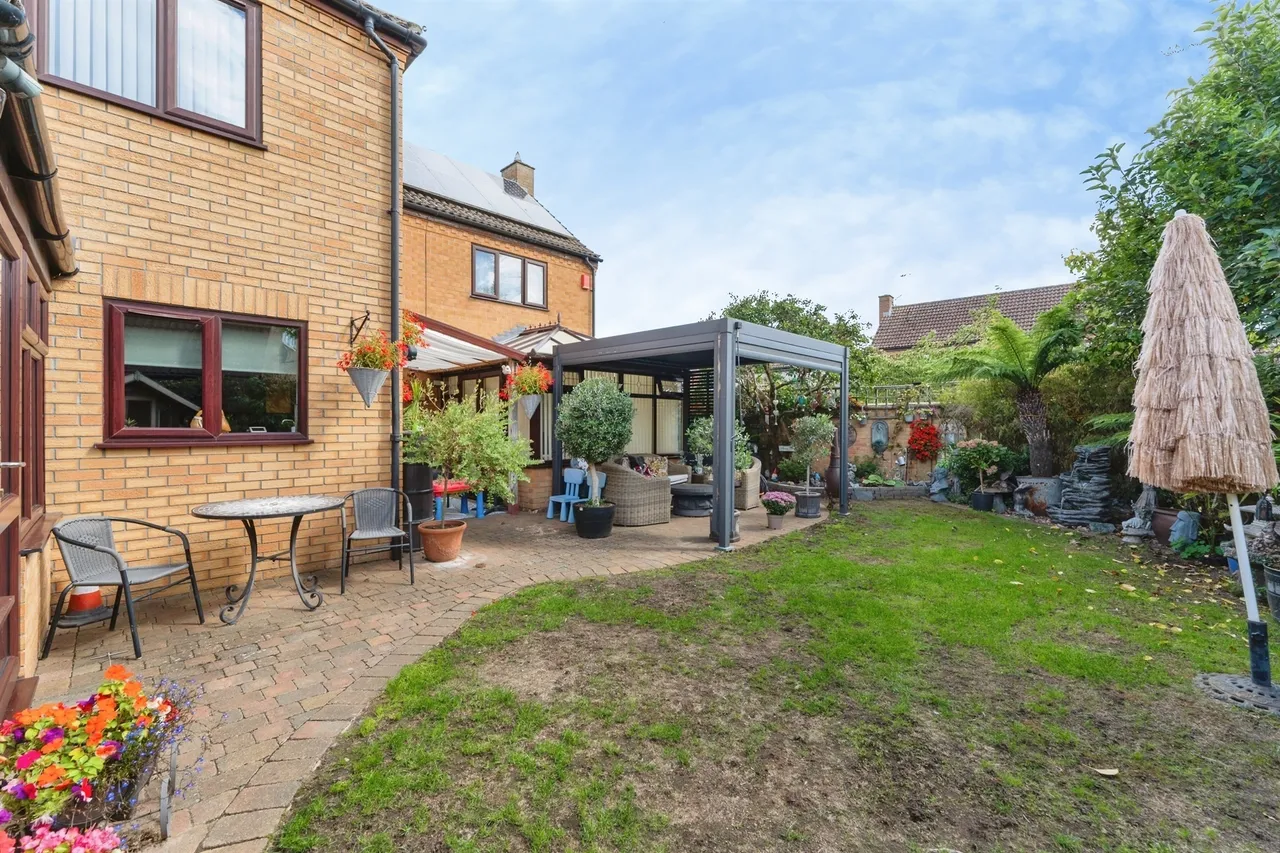 Hawthorn Walk, Bury St. Edmunds, IP28, photo 23