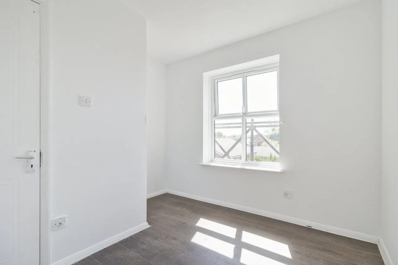Voyagers Close, London, SE28, photo 10