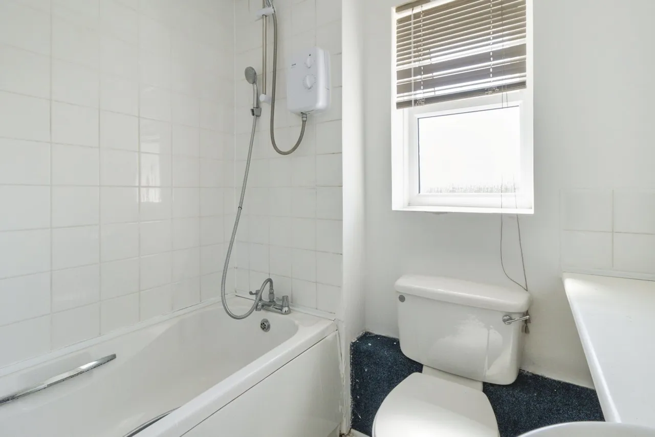 Voyagers Close, London, SE28, photo 15