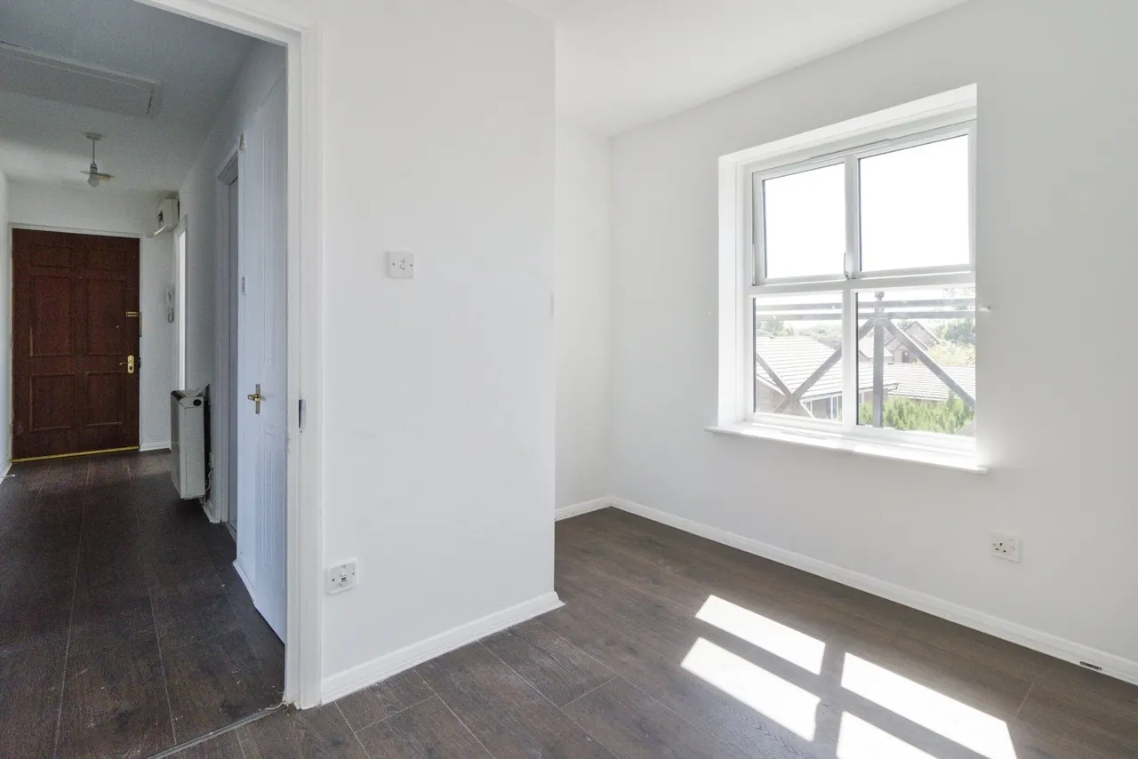 Voyagers Close, London, SE28, photo 9