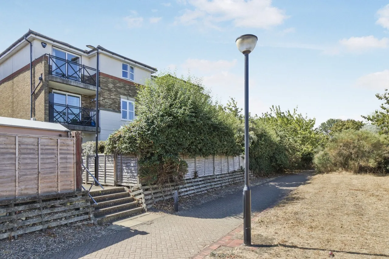 Voyagers Close, London, SE28, photo 20