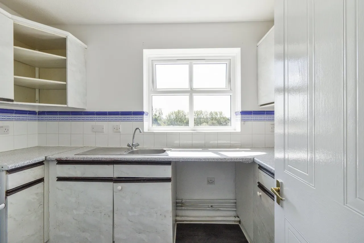Voyagers Close, London, SE28, photo 12
