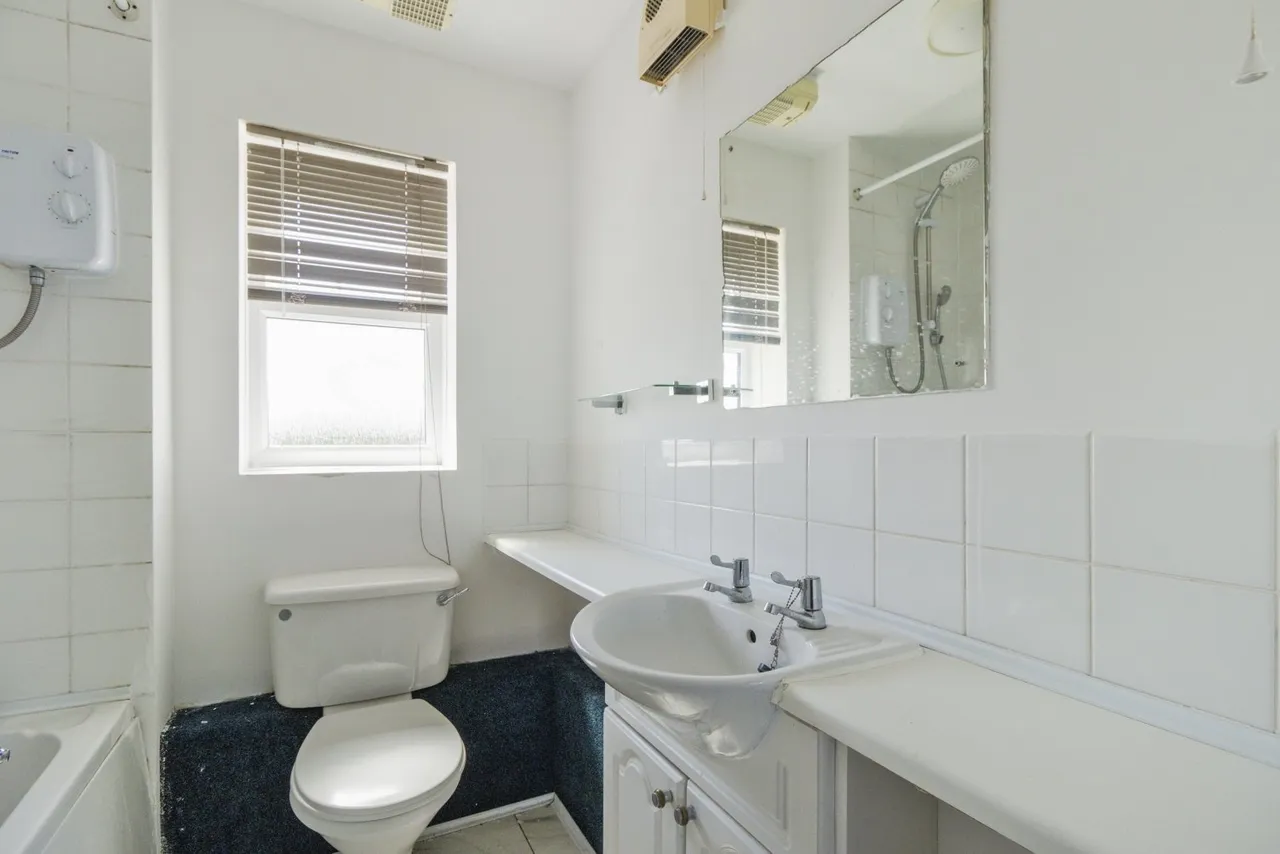 Voyagers Close, London, SE28, photo 14