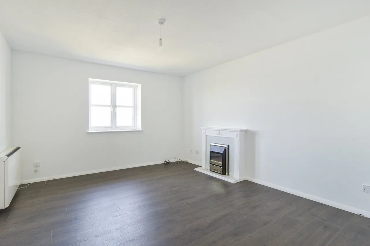 Voyagers Close, London, SE28, photo 6