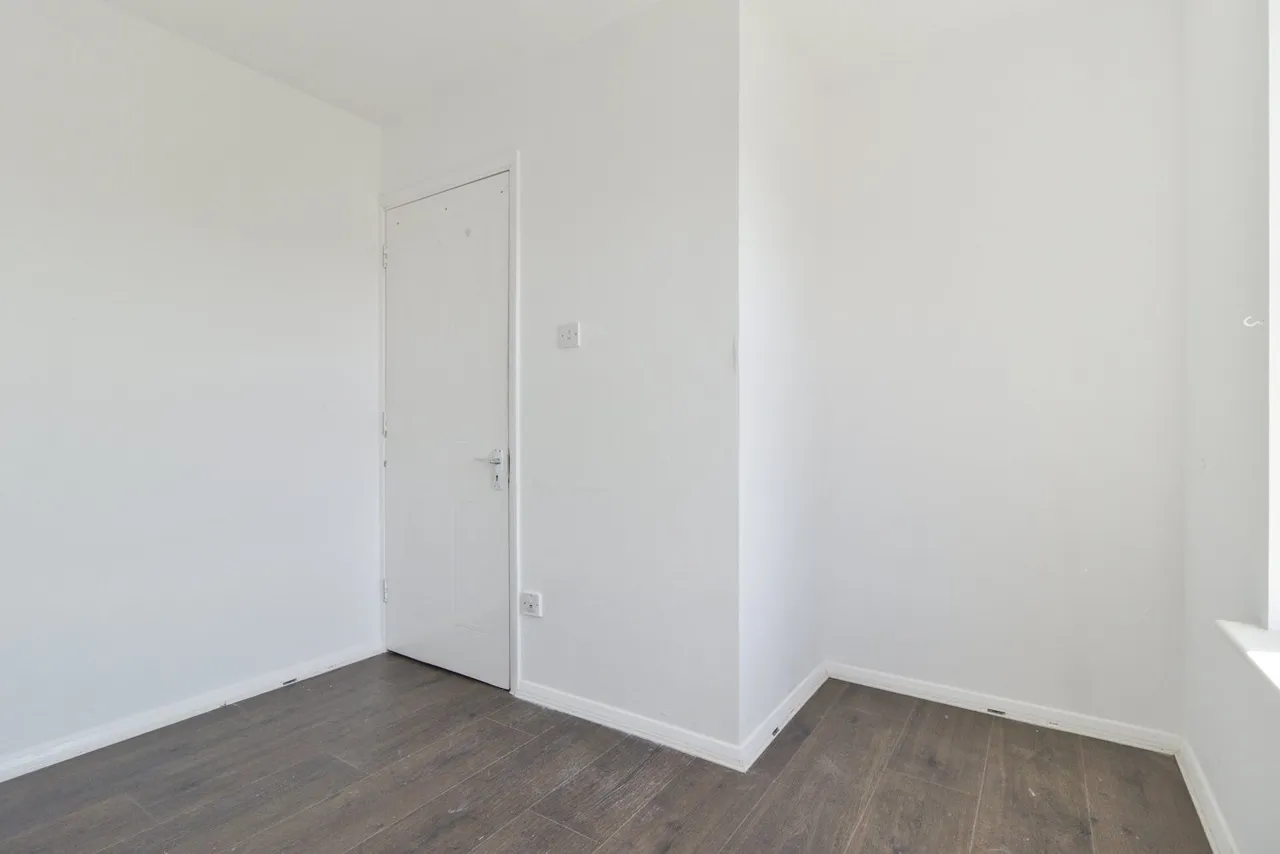Voyagers Close, London, SE28, photo 8
