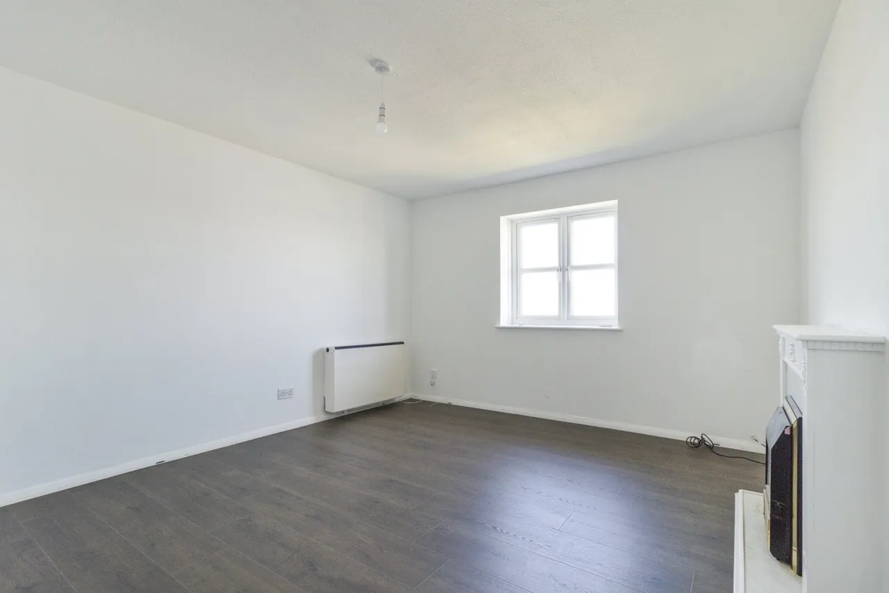 Voyagers Close, London, SE28, photo 5