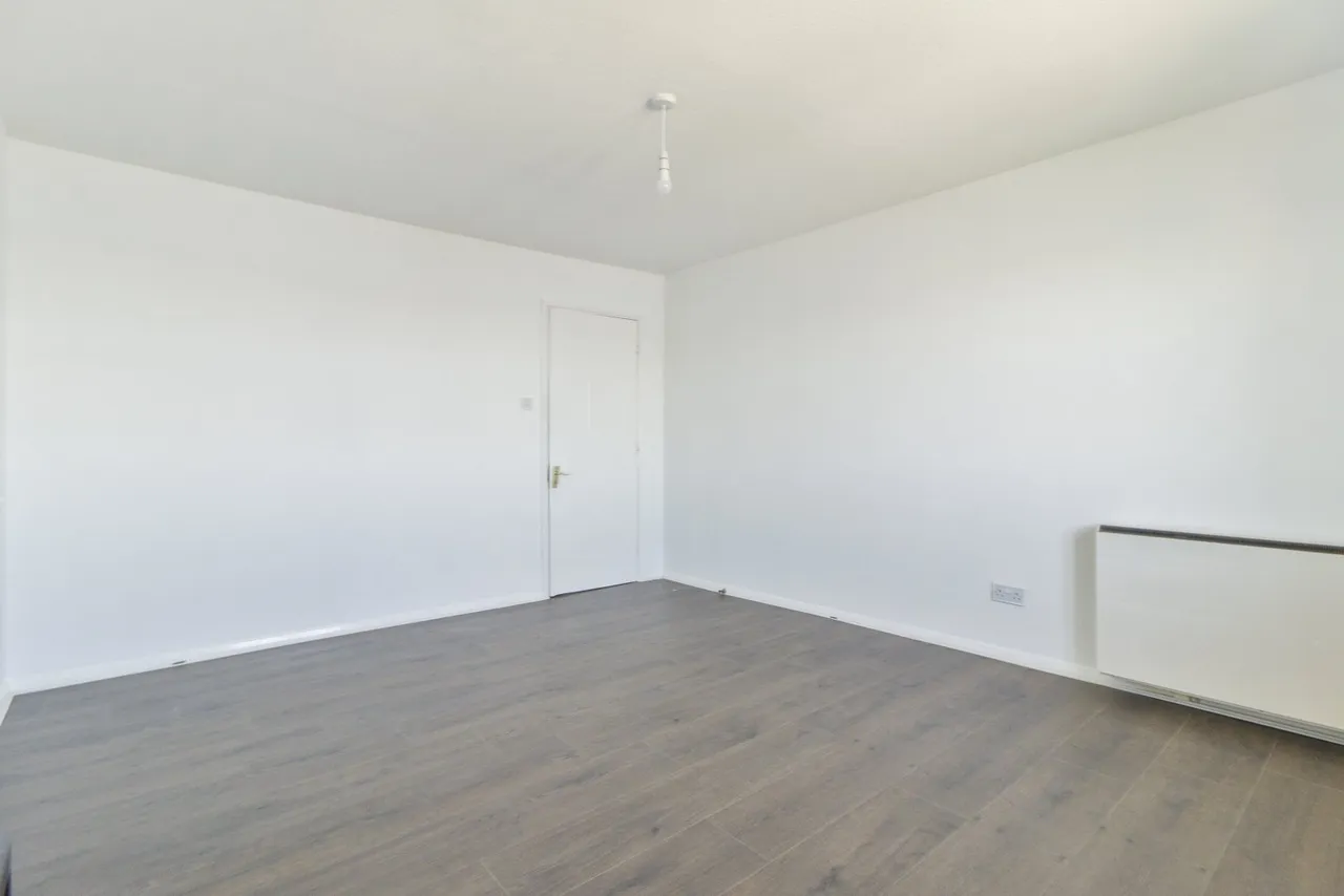 Voyagers Close, London, SE28, photo 4