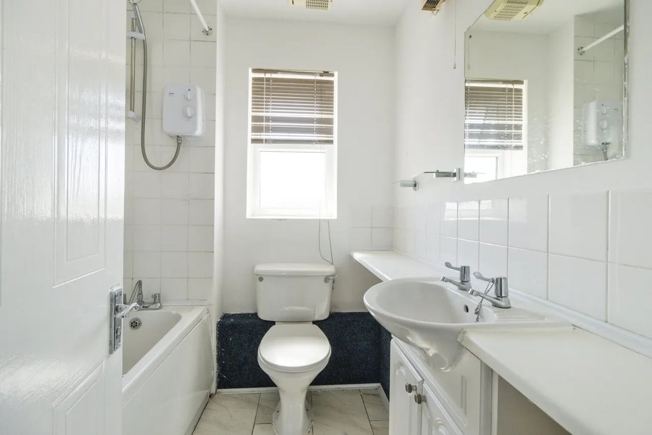 Voyagers Close, London, SE28, photo 13