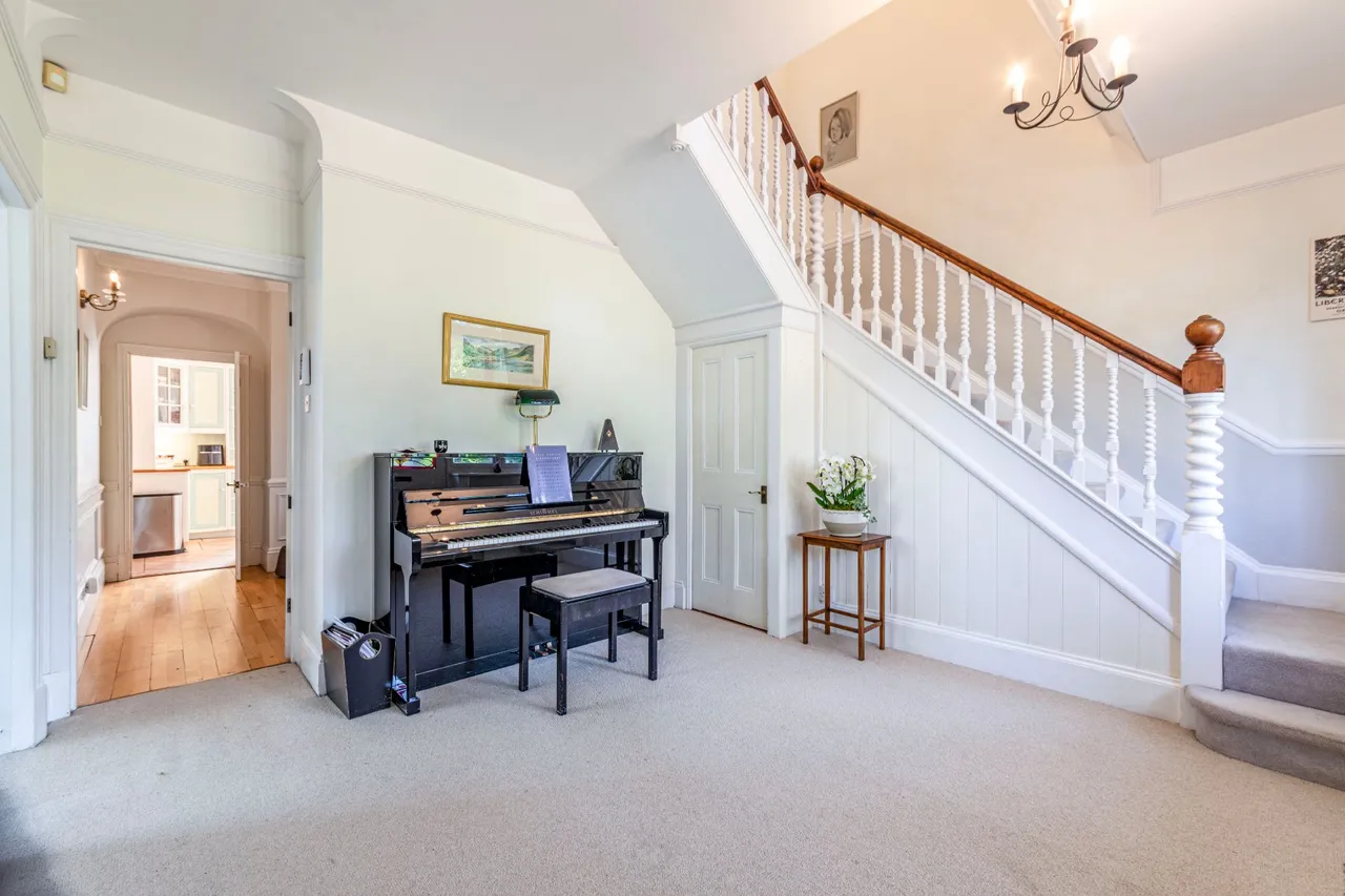 Aviary Road, Pyrford, GU22, photo 5